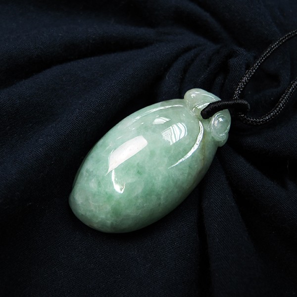 天然翠绿福瓜吊坠玉石男女款