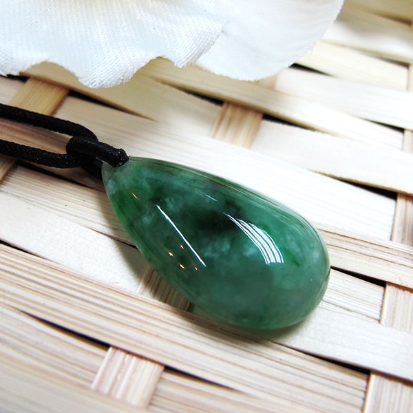纯天然翡翠绿水滴玉男女吊坠连黑绳可调教